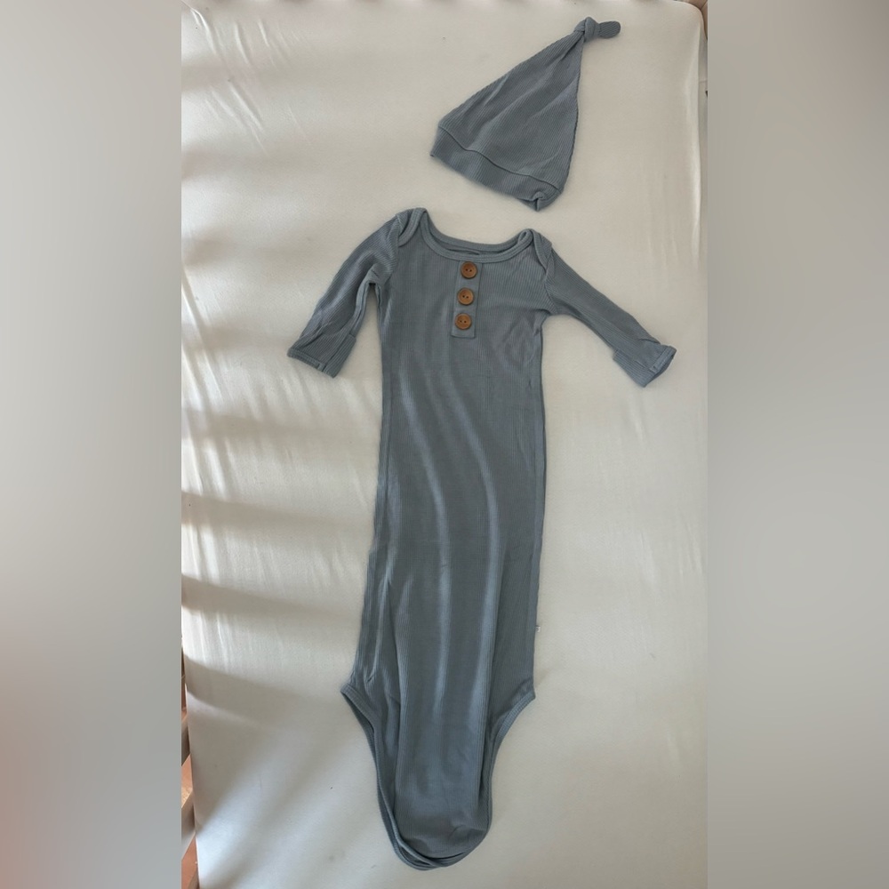 CADEN LANE DUSTY DENIM BAMBOO WAFFLE NEWBORN BABY KNOT GOWN & HAT SET